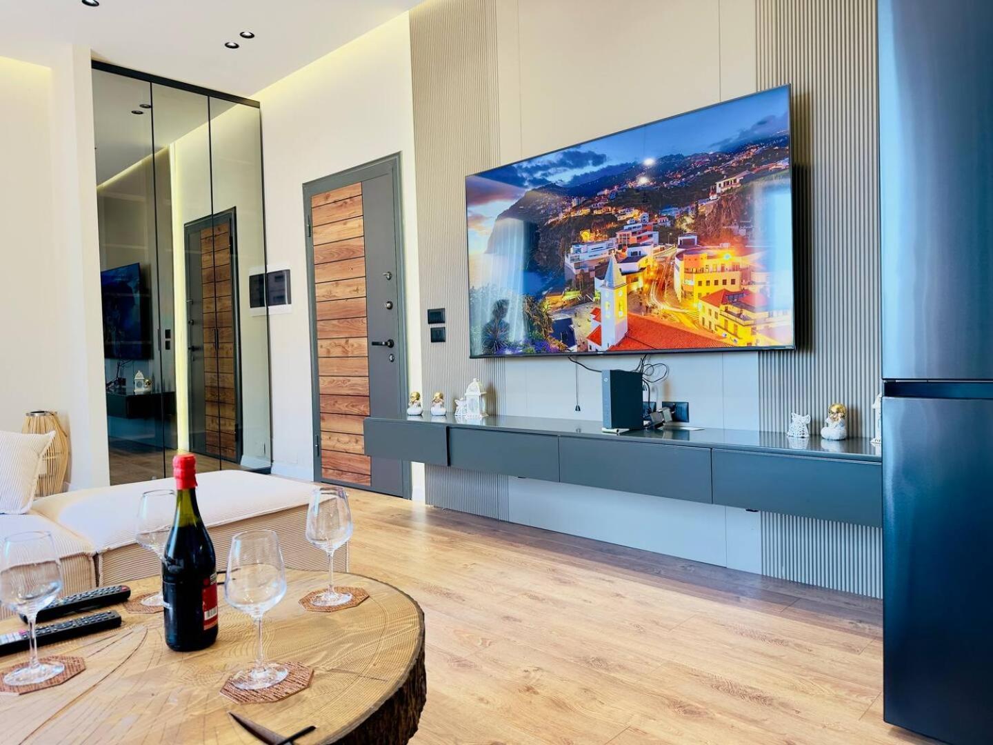 Sea View Luxury Penthouse,3rooms