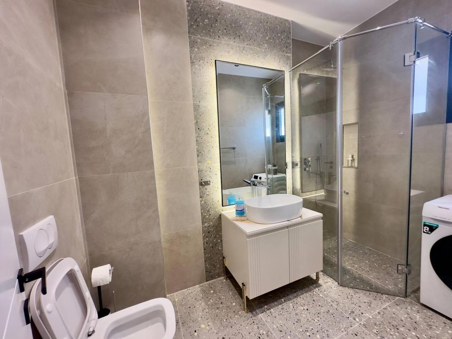 Sea View Luxury Penthouse,3rooms * Vlore